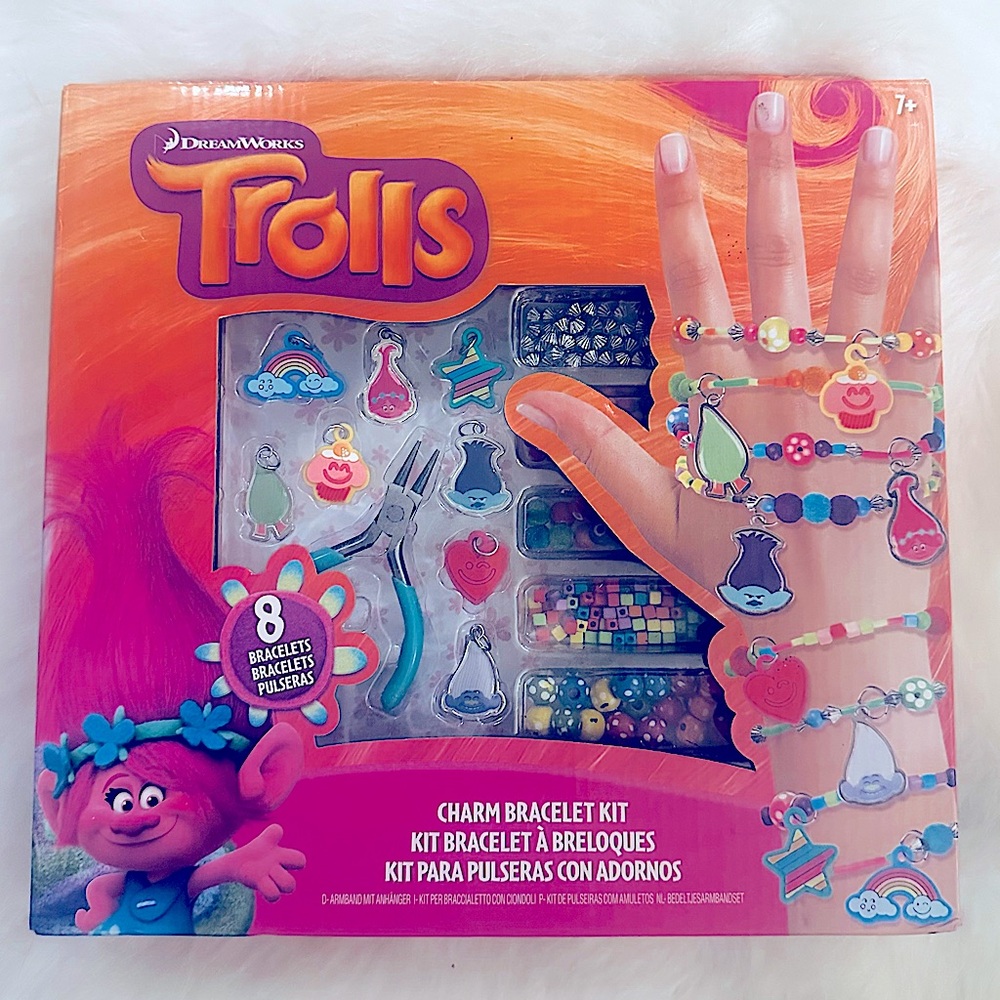 DREAMWORKS TROLLS CHARM BRACELET SET